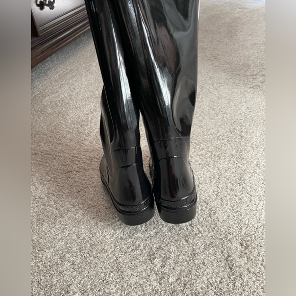 Micheal Micheal Kors Black Glossy Rain Boots Size 6/7 - Picture 4 of 14